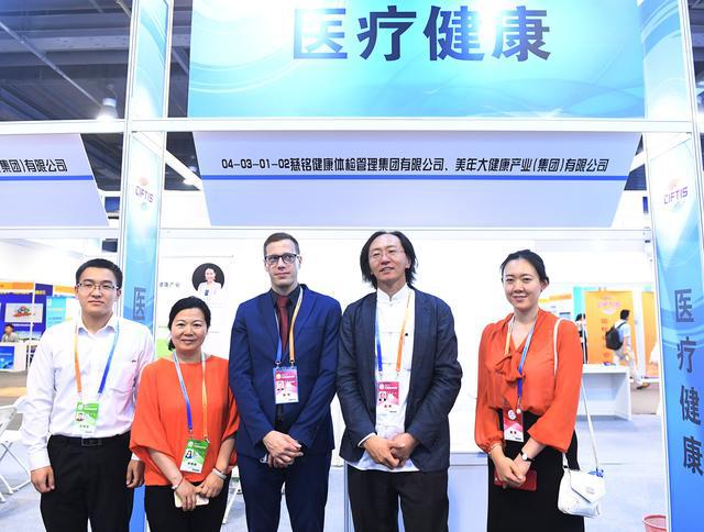 慈銘體檢合影3.jpg 慈銘體檢合影3.jpg