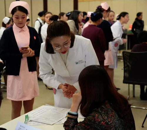 4慈銘護(hù)士決賽現(xiàn)場考核2.jpg 4慈銘護(hù)士決賽現(xiàn)場考核2.jpg